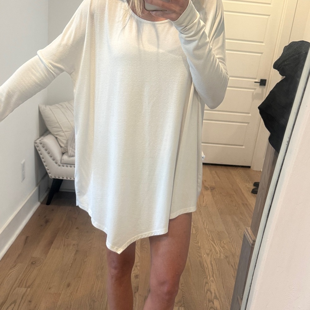 UMGEE Asymmetrical lightweight Long Sleeve Ivory Tunic Top M